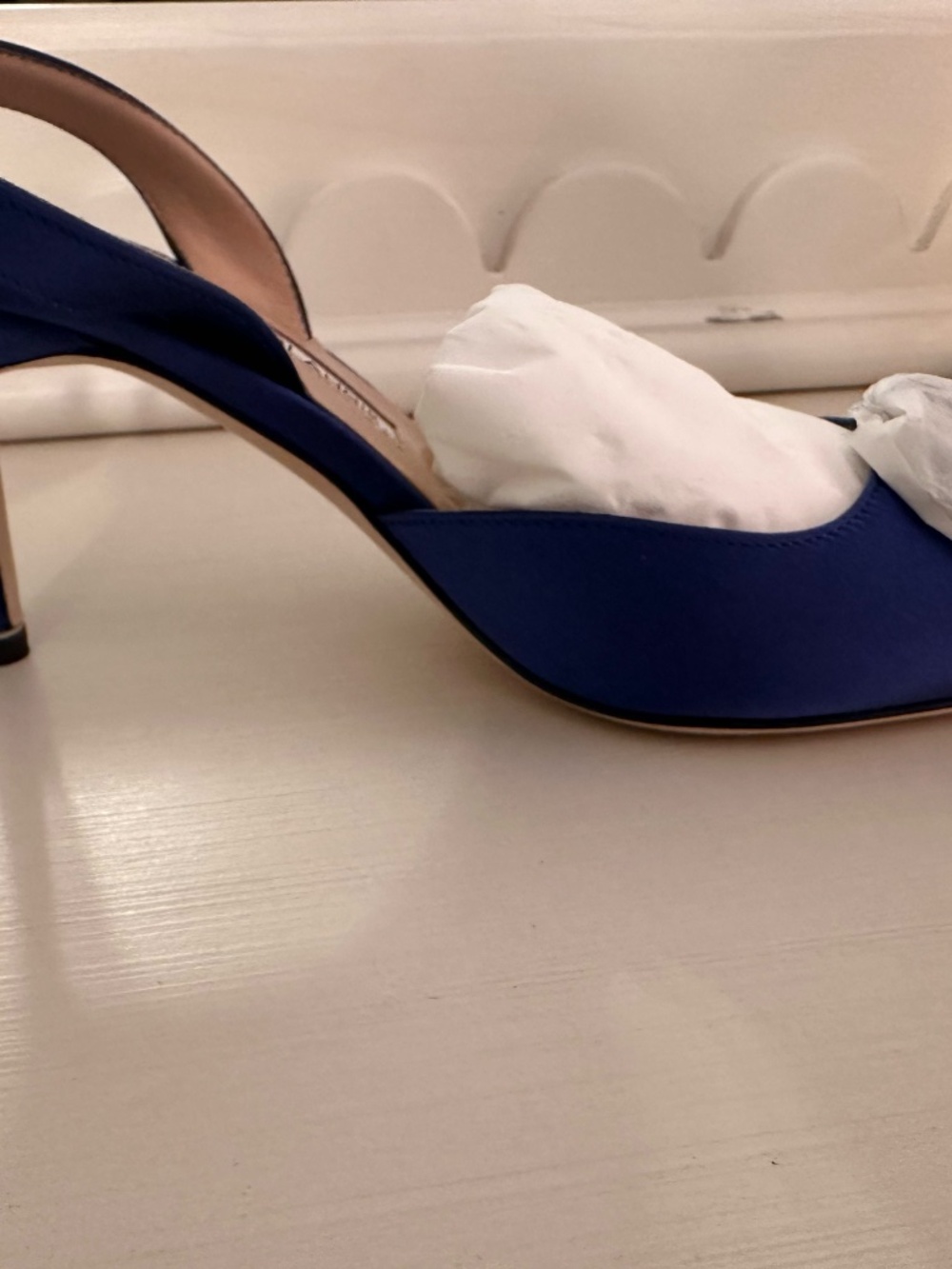 Manolo Blahnik Hangisli Slingback - Picture 7 of 11